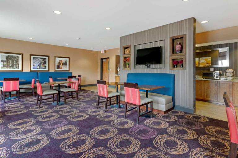 Comfort Inn & Suites Market - Airport — photo 5
