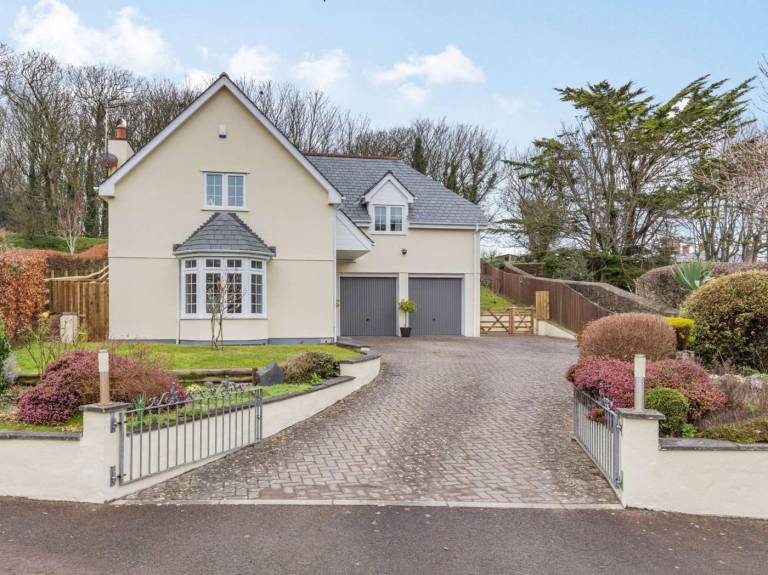 Cottage with barbeque & yard in Bude
