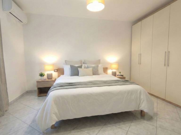 Rental apartment with terrace, pool & yard — photo 4