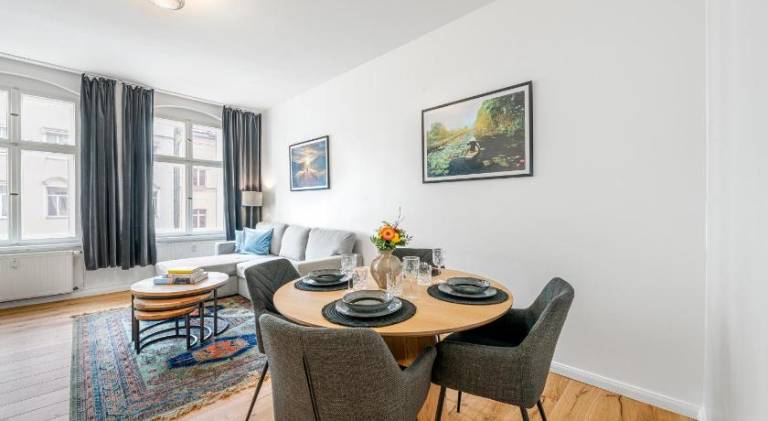 The Rheinsberger Mitte, 80m2, 2BR & Living Room, downtown location, Sleeps 6 — photo 3