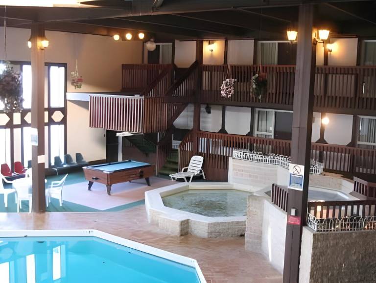 MOOSEJAW INN — photo 5