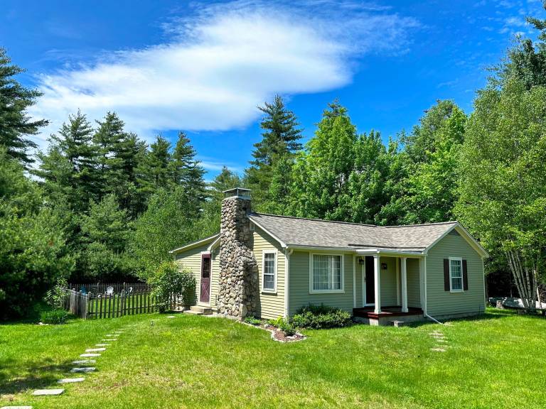 Cottage  Easton