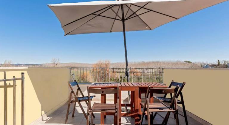 Rental apartment with patio — photo 3
