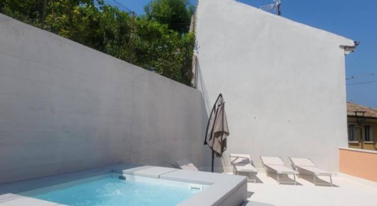 Apartment with terrace & garden — photo 3