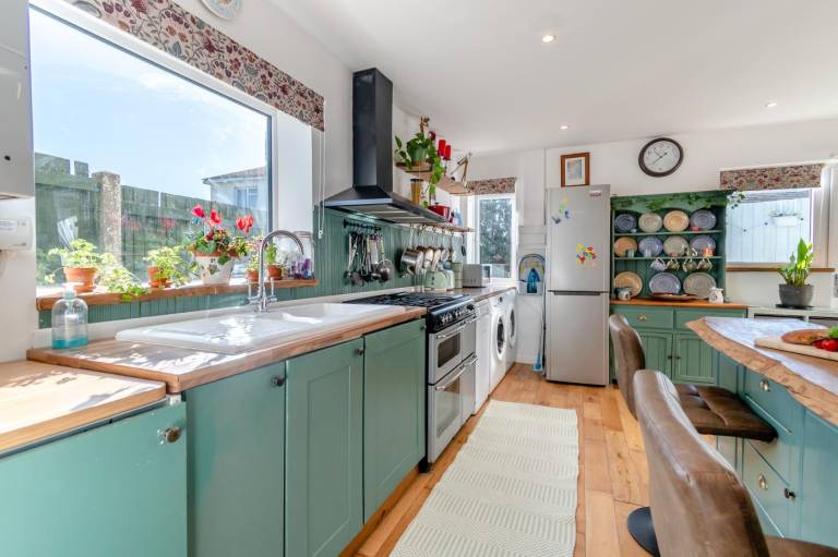 Vacation home with yard & hot tub in Tenby