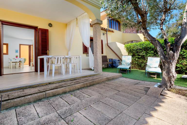 Vacation home with grill, fast internet & patio | Garden view | Pets are welcome in San Teodoro