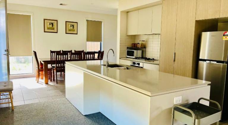 Rooms to share In heart of Asian Vietnamese area