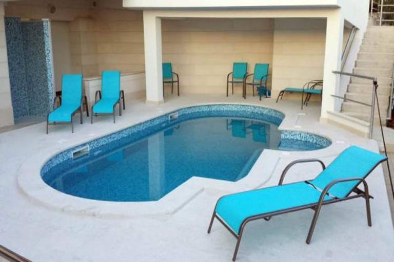 Rental apartment with BBQ, pool & patio | Sea view in Brela