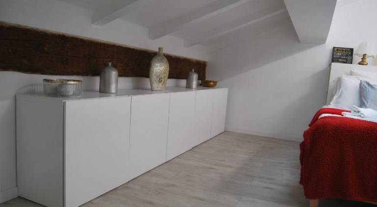 Holiday apartment | Close to Two Towers — photo 4