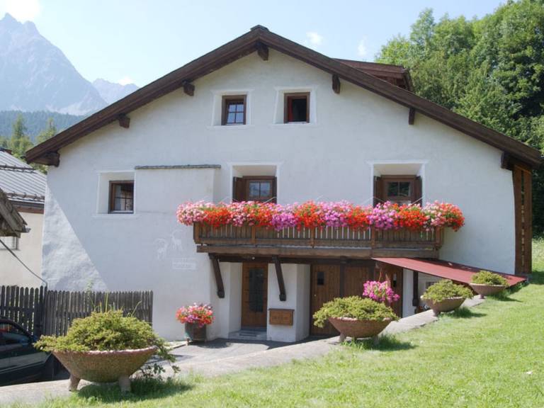 Apartment with BBQ in Scuol