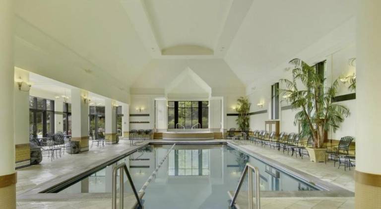 Villa with pool & hot tub — photo 4