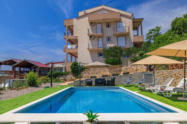 Picturesque flat just 350 metres from the beach with panoramic sea views, pool, outdoor shower — photo 5