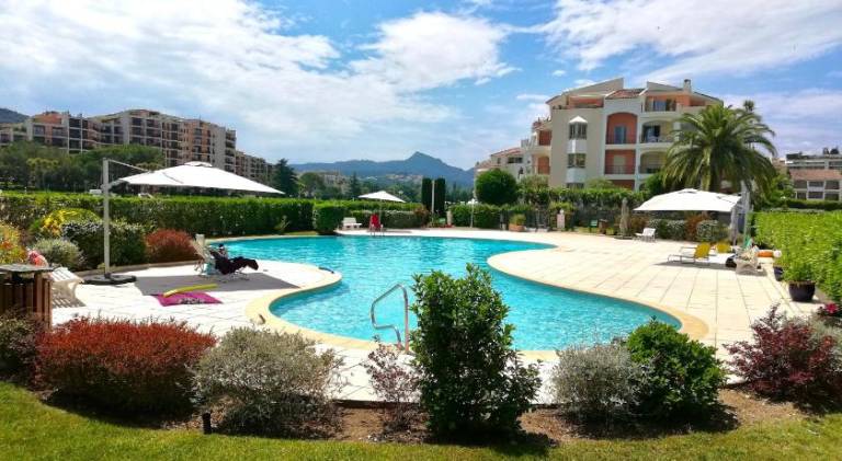 Rental apartment with pool in Mandelieu-La-Napoule