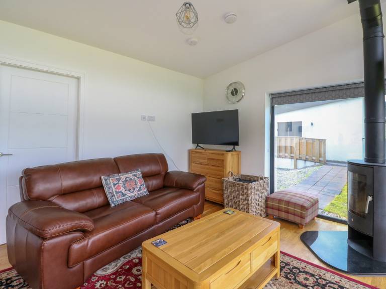 Cottage with garden — photo 3
