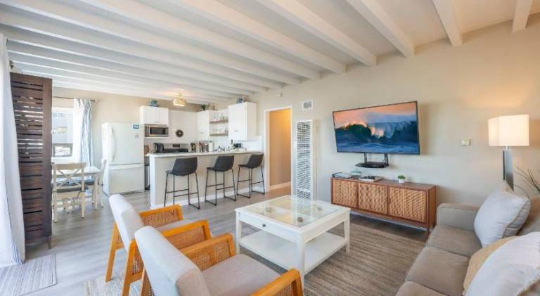 Stylish Newport Condos w Dock Access Walk to Balboa Fun Zone and Beach in Newport, CA