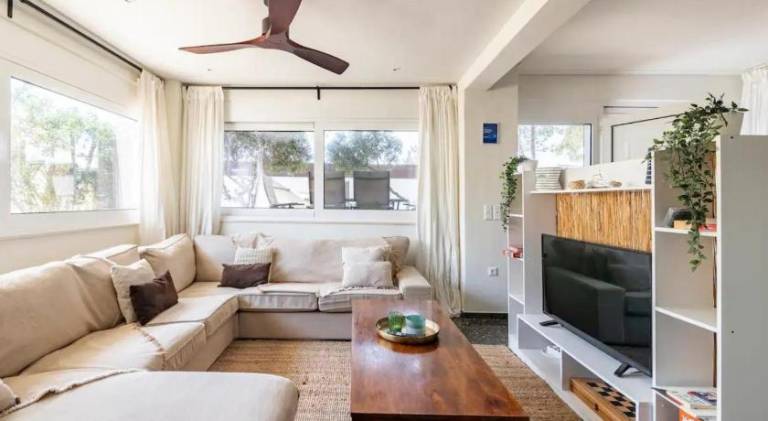 Fully equipped house with jacuzzi, terrace & grill | Close to the beach | Good for workation | Pets are welcome — photo 2