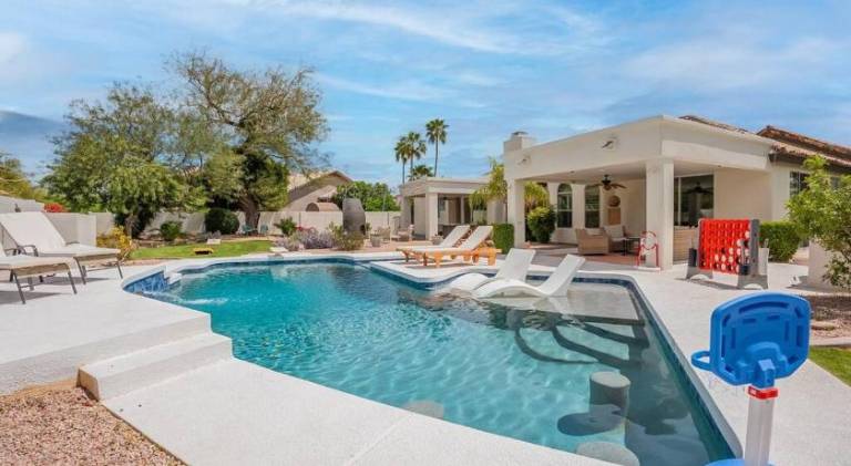 Rental apartment with pool in Scottsdale, AZ