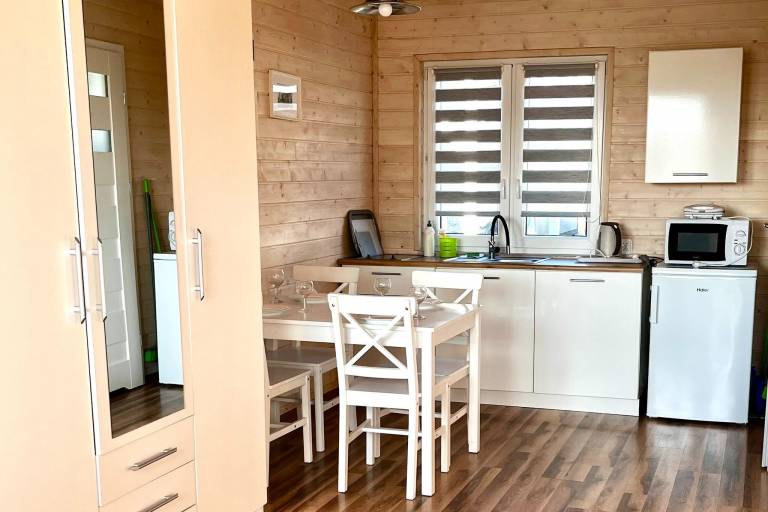 Child-friendly beautiful house with patio, yard & hot tub | Beach nearby | Dogs allowed — photo 4