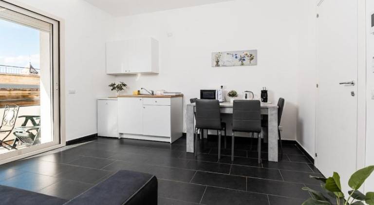 Holiday apartment with hot tub | Near Bellini Garden | Pets are welcome — photo 3