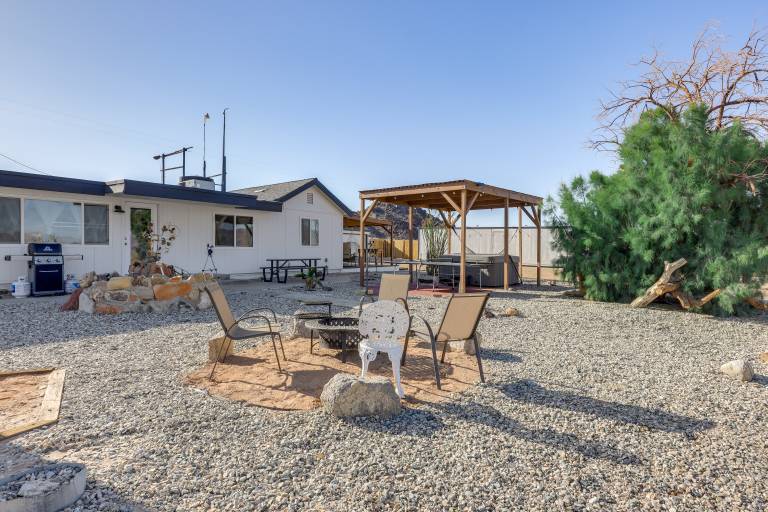 Hiker's Paradise: Twentynine Palms Home w/ Deck! — photo 2