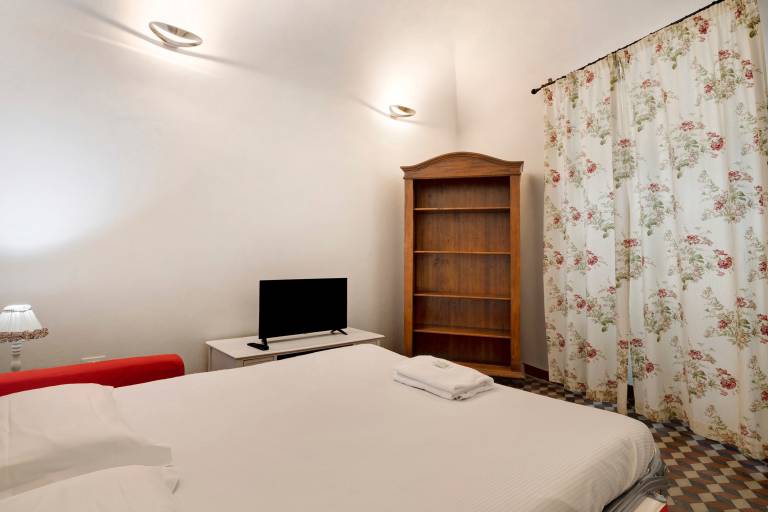 Pet-Friendly Apartment Bilocale Merlino with Mountain View & Wi-Fi — photo 4