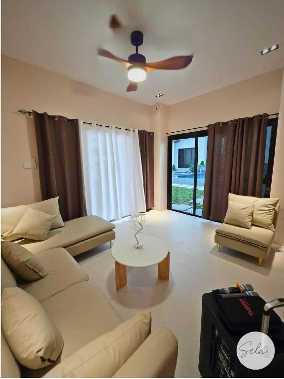 House with yard, pool & grill in Silang