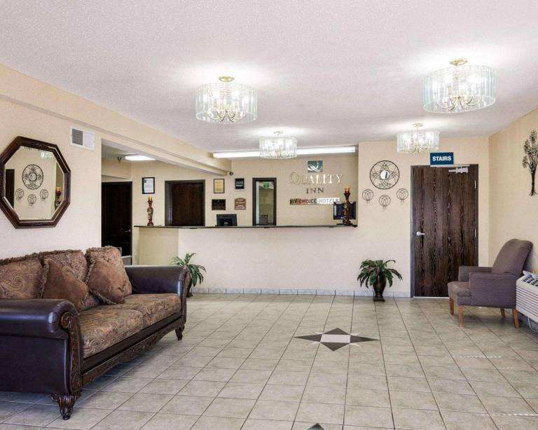 Quality Inn I-70 at Wanamaker — photo 3