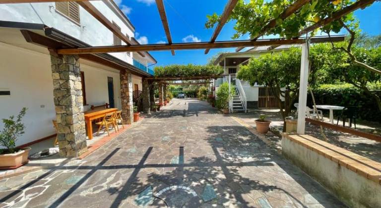 Vacation home with terrace, BBQ & garden — photo 2