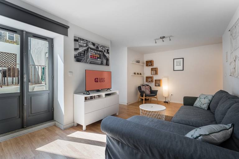 Rental apartment with terrace & garden — photo 3