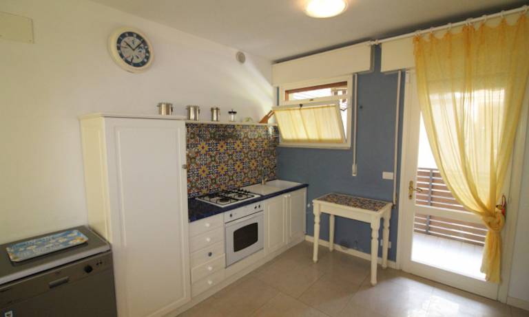 Villa with yard & terrace | Garden view — photo 3
