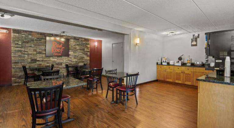 Red Roof Inn Greensboro Airport — photo 4
