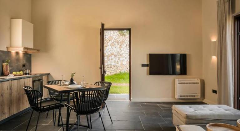 Villa with yard, barbeque & private pool | Good for workation — photo 5