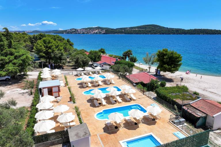 Beautiful holiday apartment with garden & pool | Close to the beach | Pets are welcome — photo 3