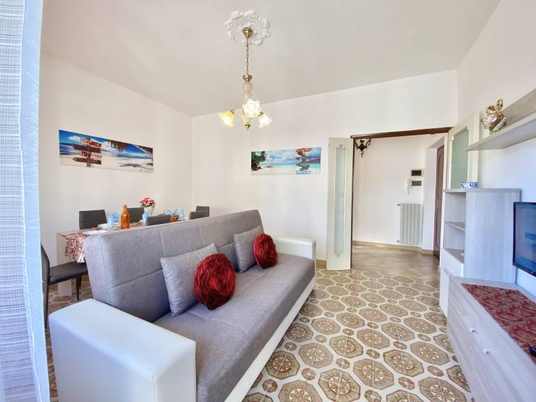 Rental apartment with patio — photo 2