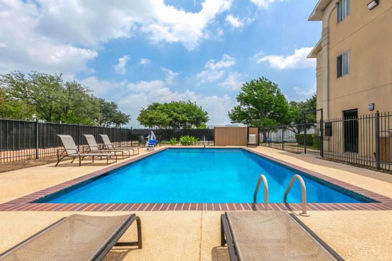 Super 8 By Wyndham Grapevine/Dfw Airport Northwest — photo 2