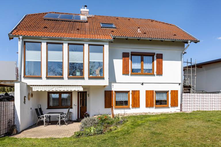 Apartment with fast internet, terrace & yard | Garden view in Villingen-Schwenningen