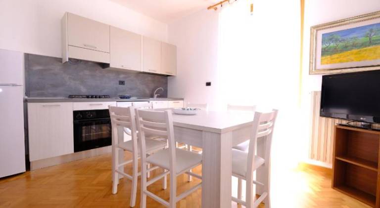 Rental apartment with 3 rooms for 6 persons in Pineto