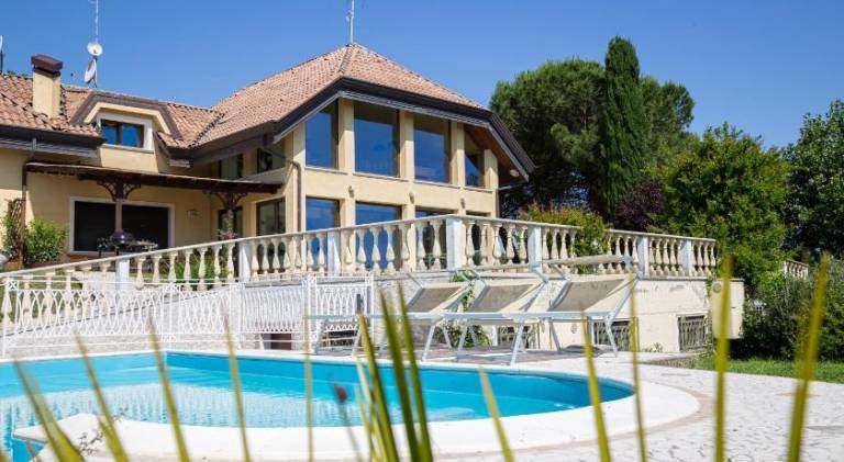 Villa with pool & jacuzzi in Misano Adriatico