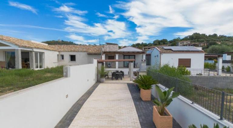 Holiday apartment with terrace, yard & private pool | Suitable for remote work in Tortoli