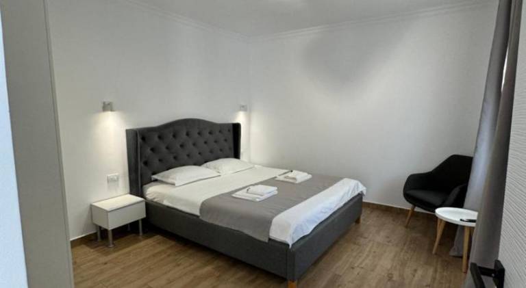 House with 2 rooms for 6 persons in Constanta