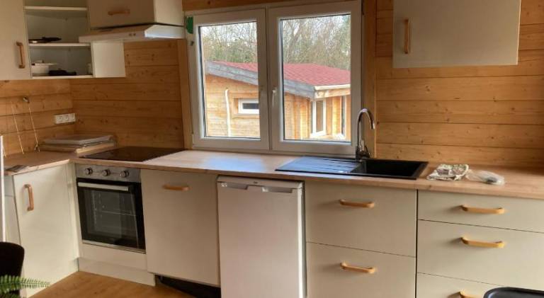 Chalet with garden & patio — photo 2