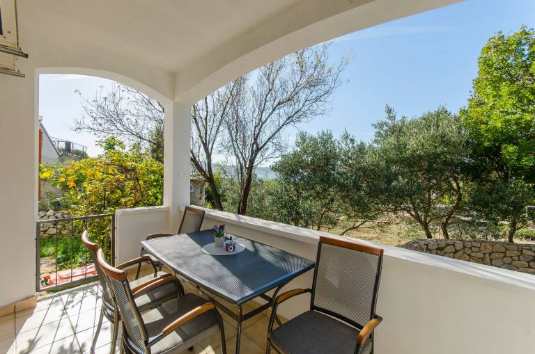Charming apartment with patio, yard & BBQ | Sea view | Dogs allowed — photo 2