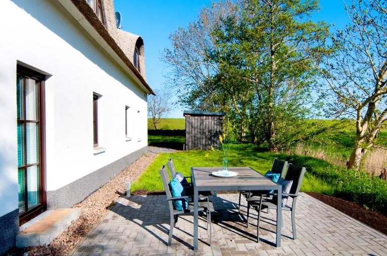 Fully equipped rental apartment with terrace & barbecue | Beach nearby | Pets allowed — photo 2