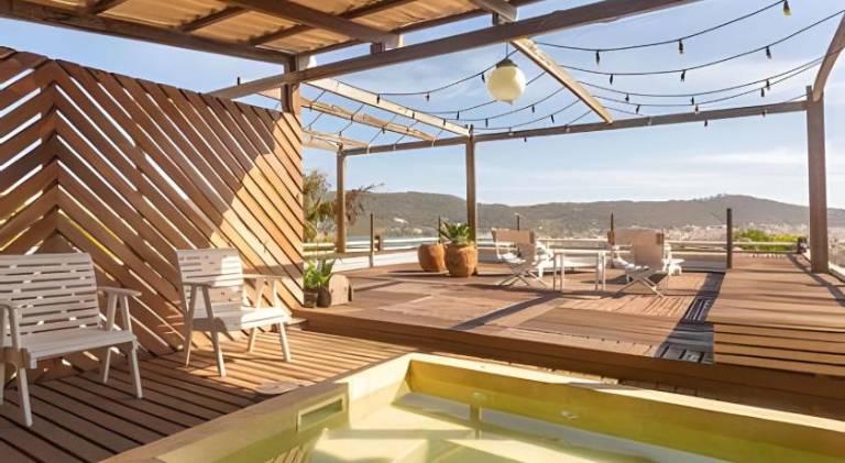 Chalet with hot tub & pool in Arraial do Cabo
