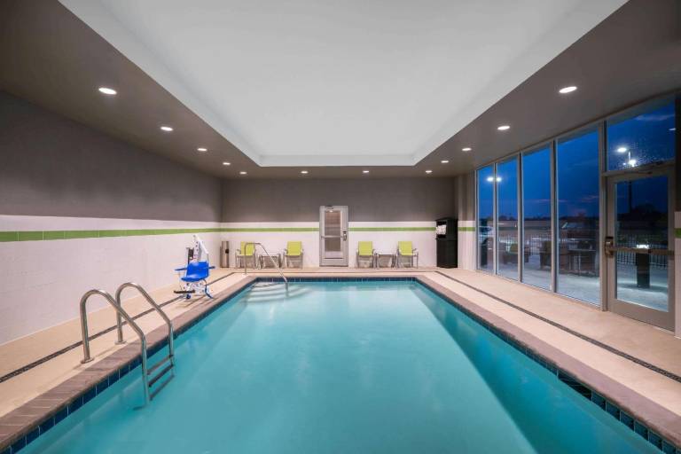 La Quinta Inn & Suites by Wyndham West Memphis — photo 2