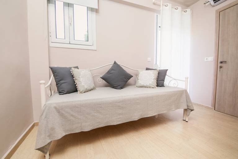 Rental apartment with fast internet & patio | Garden view | Perfect for remote work in Kalamata