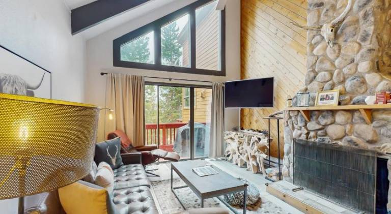 Spacious vacation home with hot tub | Pets allowed — photo 2