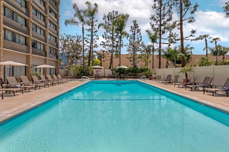 Clarion Hotel Anaheim Resort — photo 2