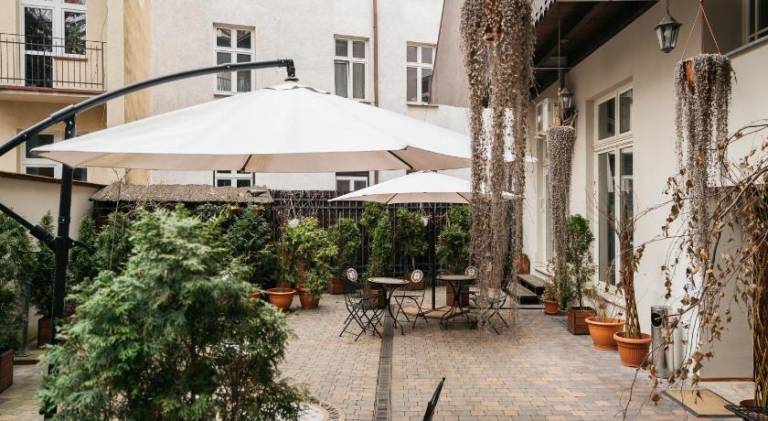 Serviced apartment with yard & patio | Next to St. Florian's Gate — photo 5