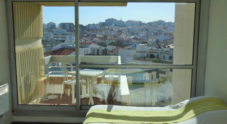 Serviced apartment with pool & terrace — photo 4